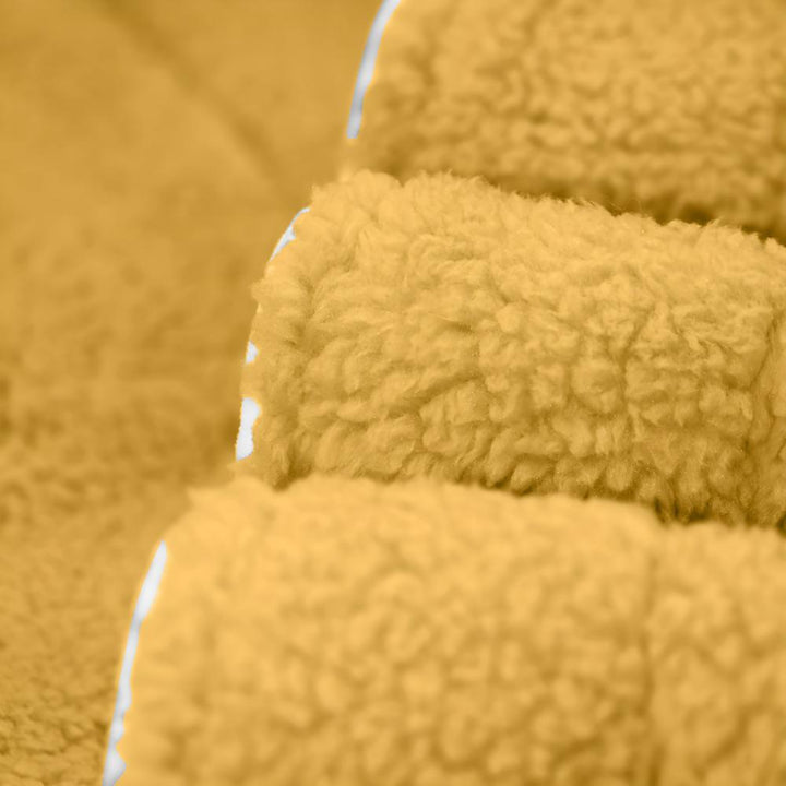 Accappatoio unisex in sherpa, lungo e confortevole. Caldo e morbido per il relax quotidiano in casa.