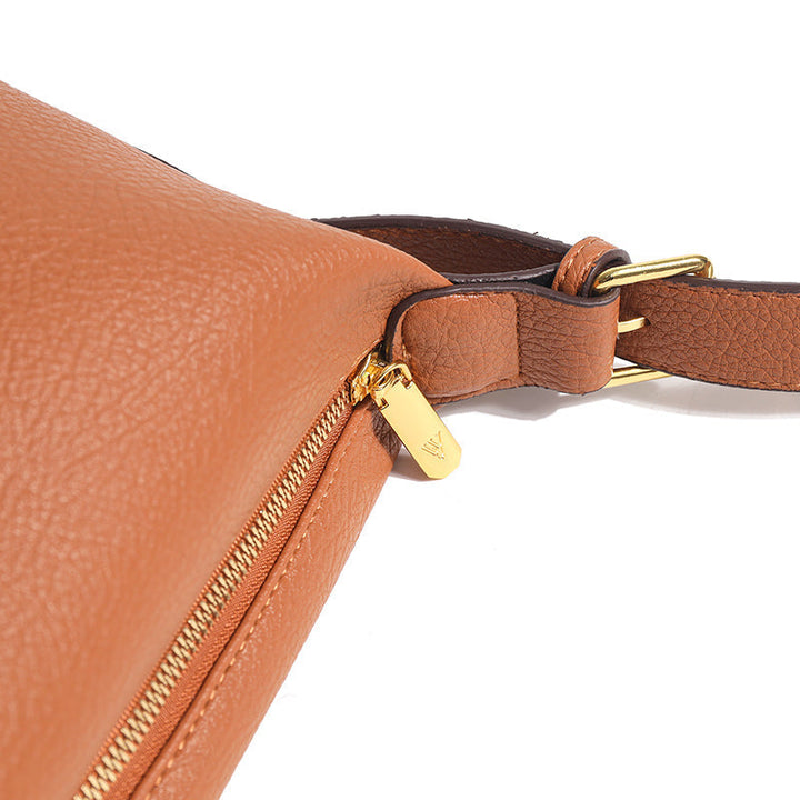 Elegante borsa a tracolla marrone da donna, design sofisticato per un look quotidiano e pratico.