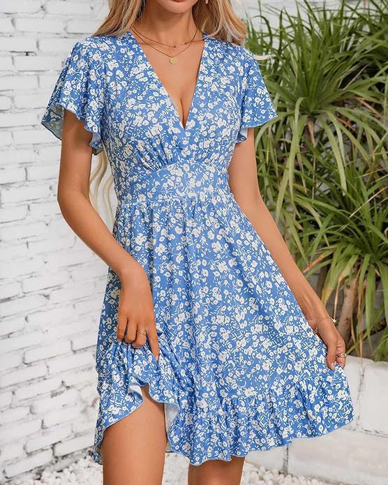 Abito estivo da donna con fantasia floreale, scollo a V e maniche a volant, ideale per occasioni casual.