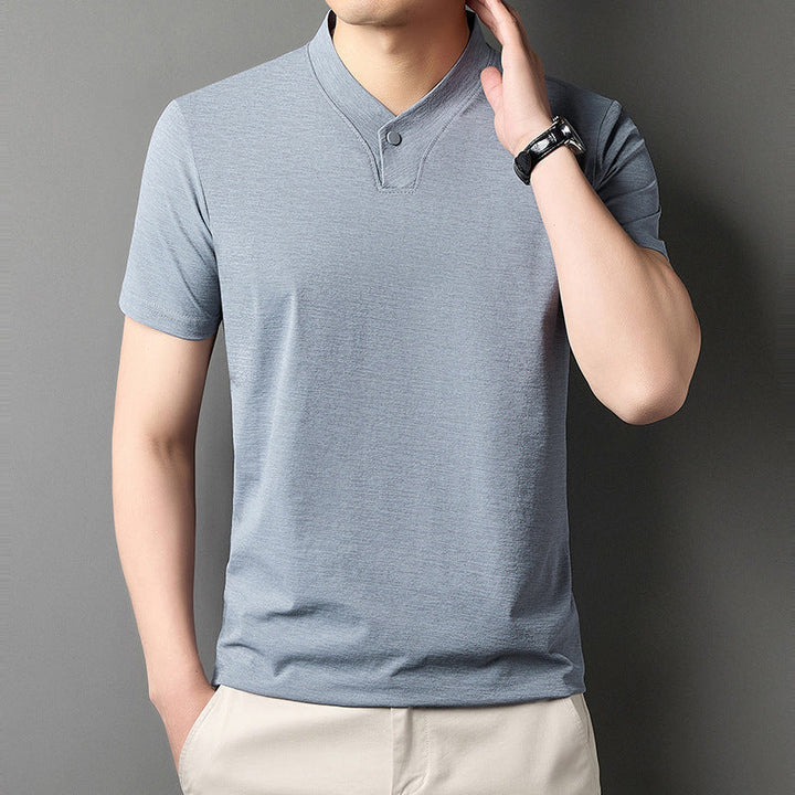 T-shirt estiva uomo casual con zip, maniche corte. Ideale per un look moderno e versatile, garantisce freschezza.