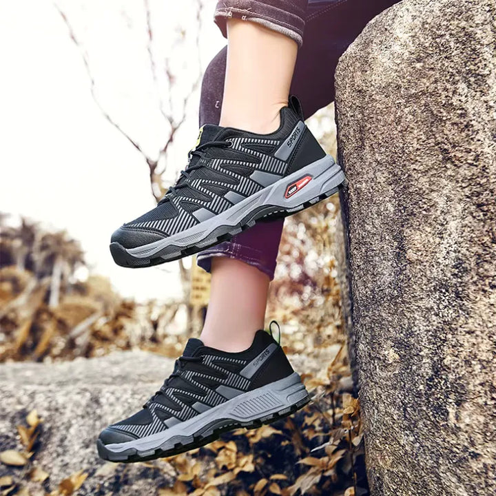 Scarpe ortopediche da uomo per sport e camminata, offrono supporto e comfort ammortizzato.