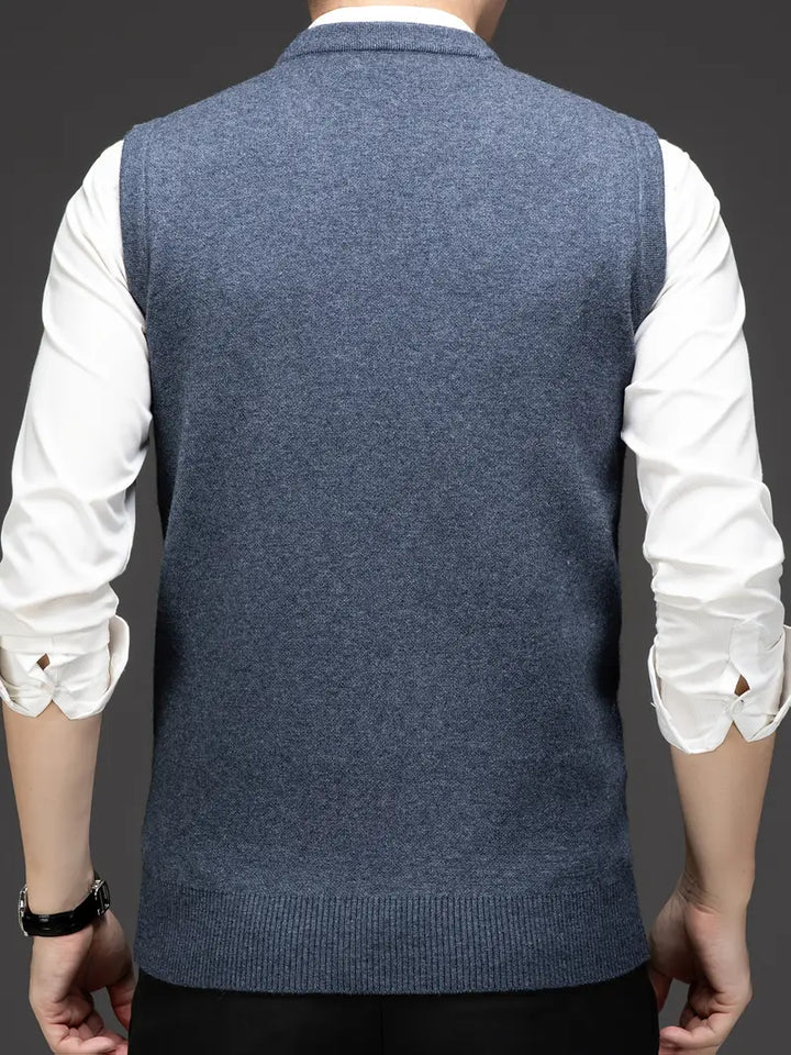 Gilet da uomo slim fit con scollo a V, un capo elegante e casual senza maniche per un look dinamico.