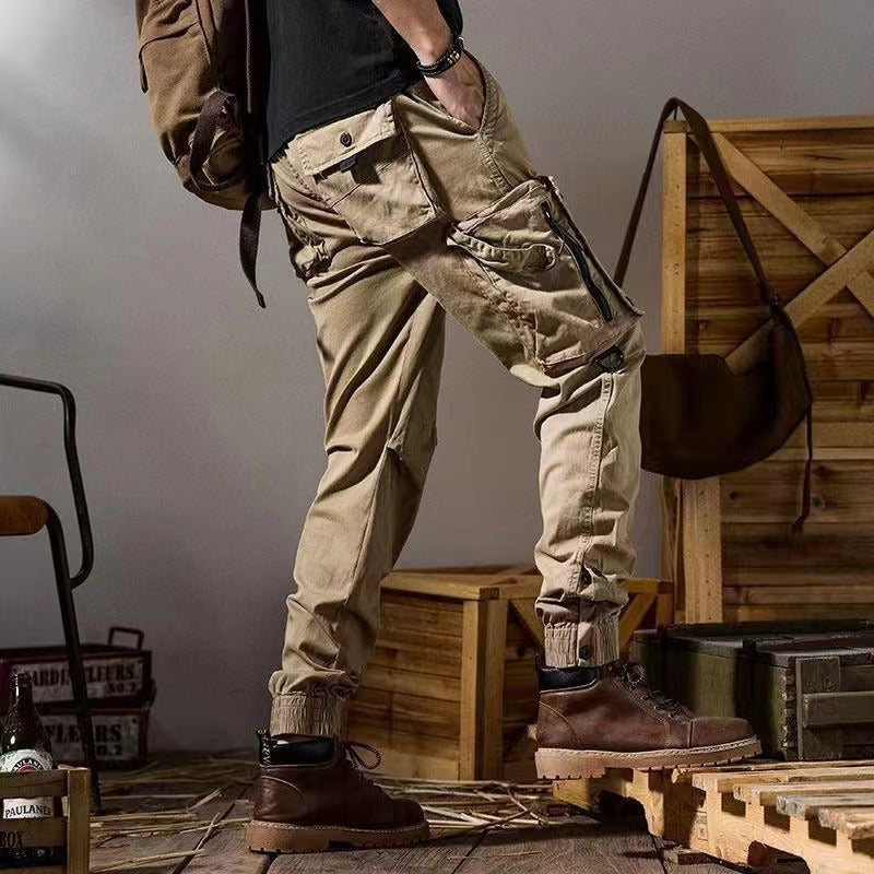 Pantaloni cargo regolabili per uomo, ideali per lavoro e tempo libero. Comfort e vestibilità personalizzabile.