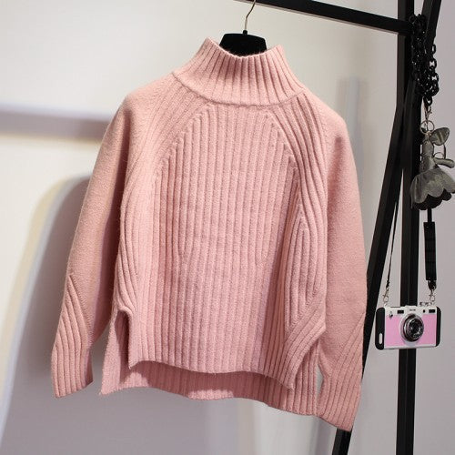 Maglione donna caldo a collo alto, maniche raglan, un capo essenziale per la moda autunno e inverno.