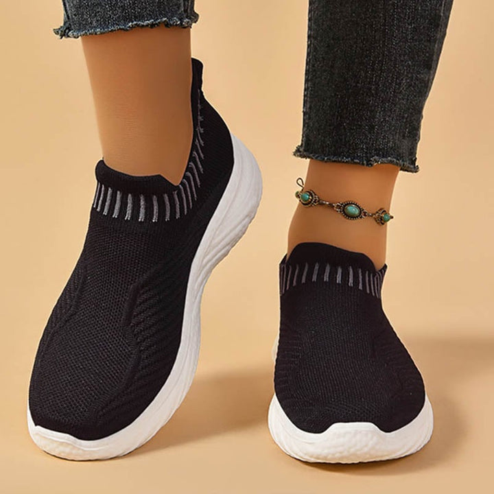 Moderne sneakers slip-on da donna, versatili e alla moda per primavera, estate e autunno.