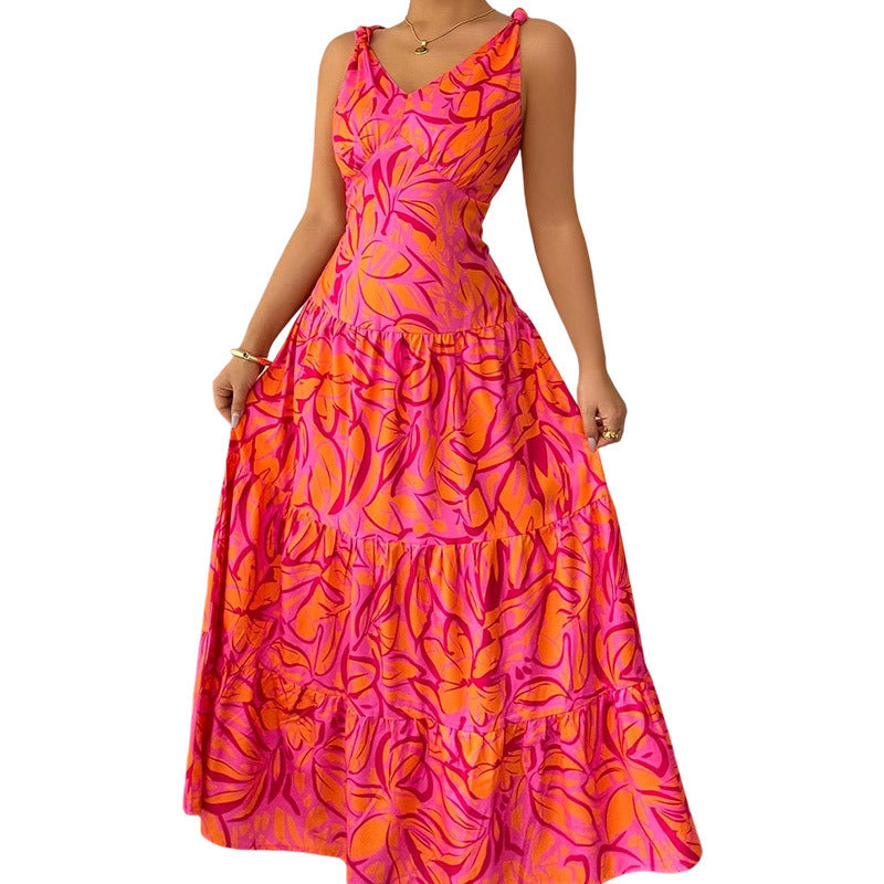 Abito estivo senza maniche e fluido, con accattivante stampa tropicale. Maxi abito ideale per comfort e stile d'estate.
