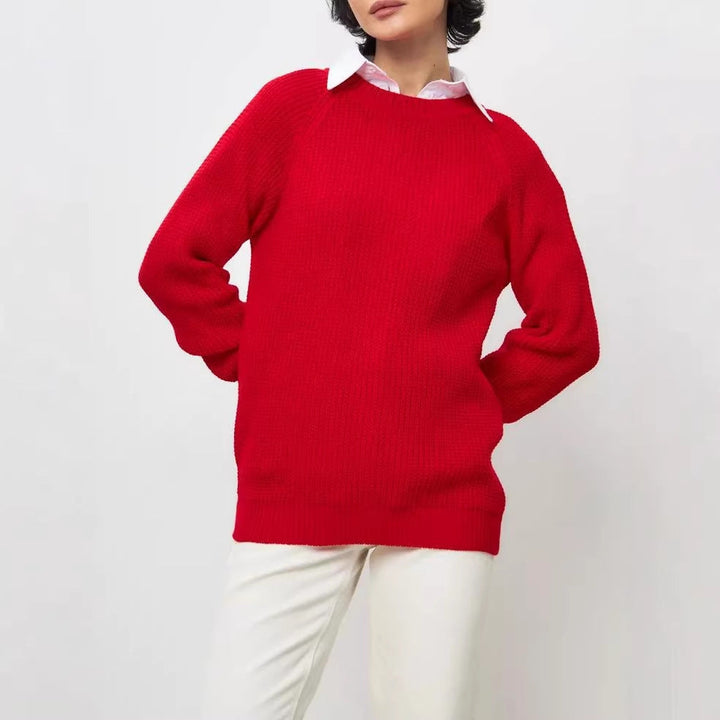 Comodo maglione da donna a maglia spessa, un capo essenziale per la moda invernale femminile.