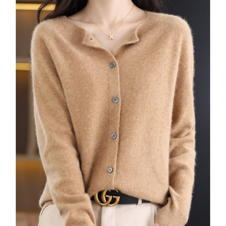 Cardigan donna confortevole ed elegante, scollo tondo. Perfetto per le serate autunnali e invernali.