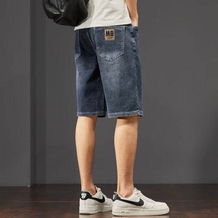 Pantaloncini uomo estivi a gamba dritta, comodi e casual, perfetti per un look rilassato.