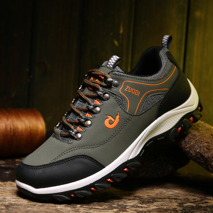 Dettaglio suola scarpe da trekking uomo, offre massima aderenza su sentieri rocciosi. Perfette per lunghe passeggiate outdoor.
