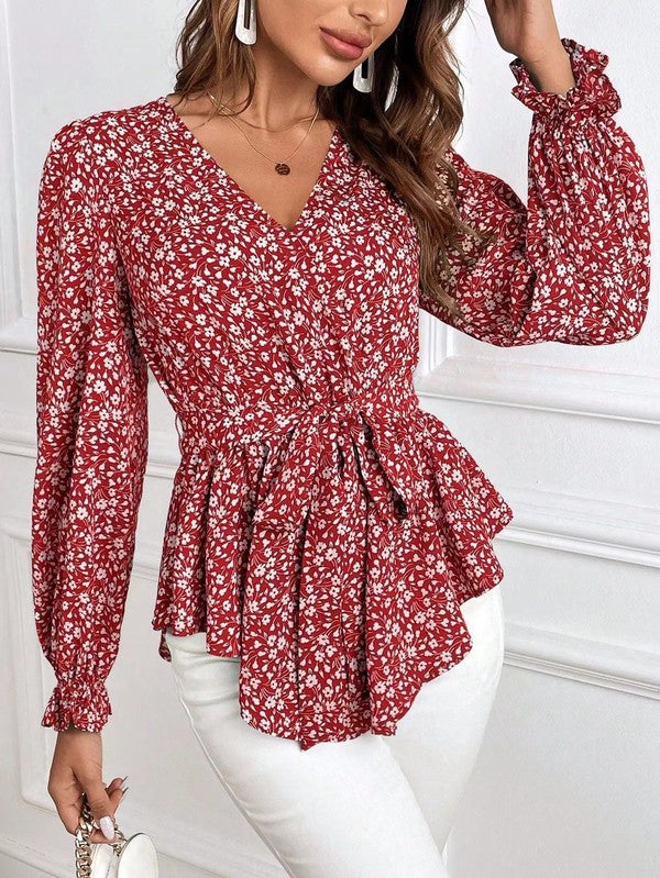 Camicetta femminile a maniche lunghe con stampa floreale e scollo a V, un capo versatile per la moda donna.