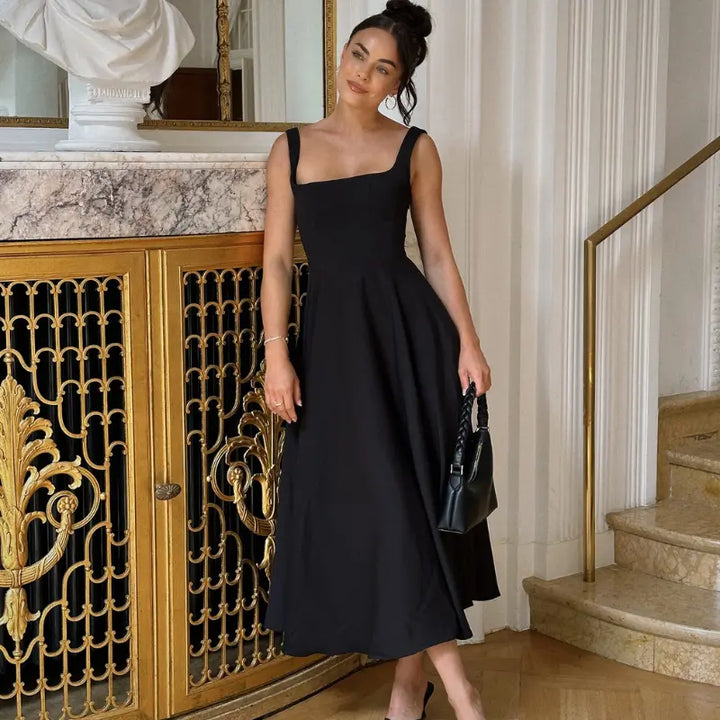 Abito midi donna con scollo quadrato e vita a V, design moderno ed elegante, moda attuale.