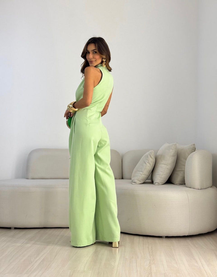 Tuta donna fluida e confortevole, elegante, con schiena scoperta per un distinto outfit da sera.