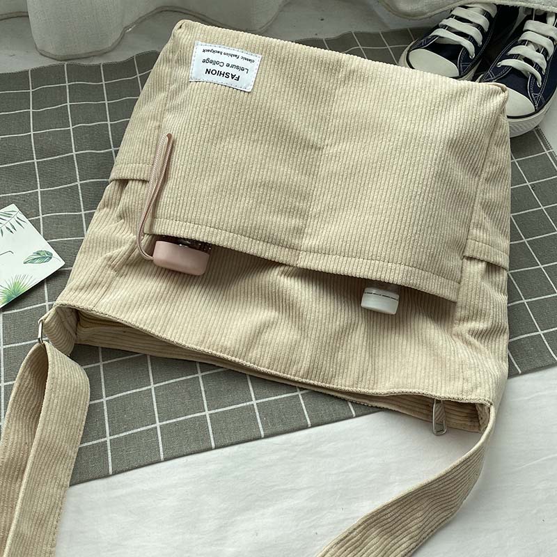 Borsa elegante in velluto a coste, borsa a spalla per uno stile sofisticato e di tendenza.