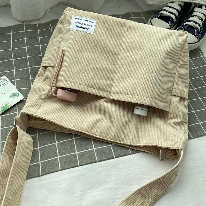 Borsa elegante in velluto a coste, borsa a spalla per uno stile sofisticato e di tendenza.