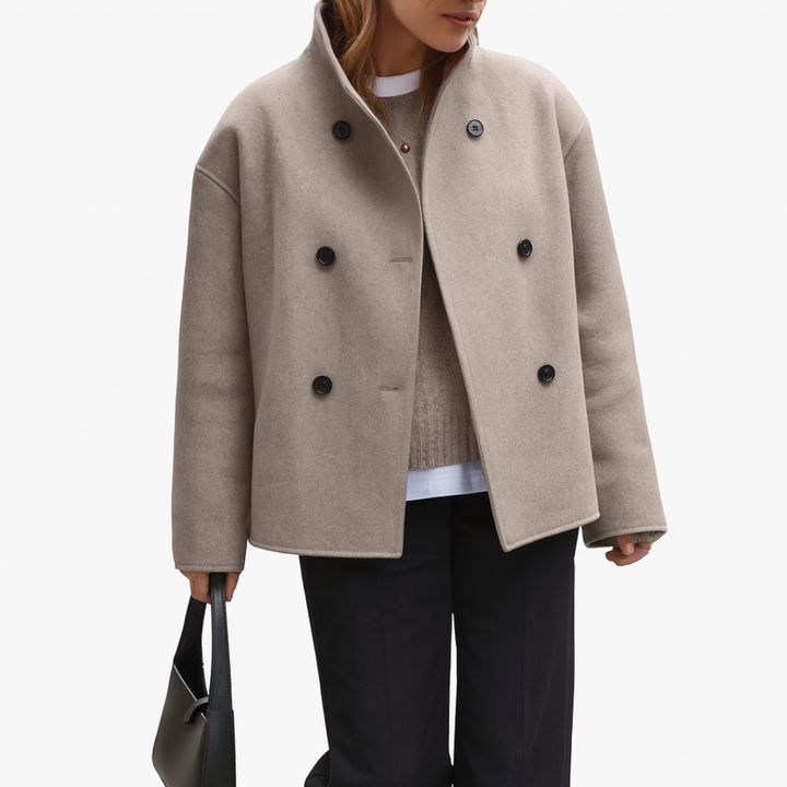 Cappotto donna doppiopetto oversize taupe. Giacca elegante ma casual, ideale per moda autunno e primavera.