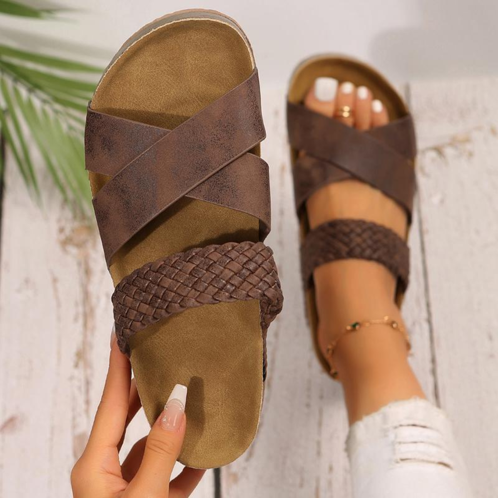 Sandali donna intrecciati eleganti, perfetti per look estivi versatili e di moda femminile.