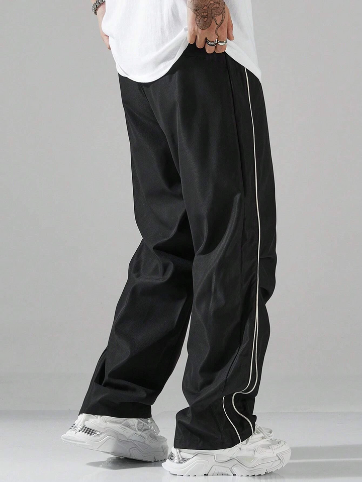 Pantaloni relax uomo sportivi, gamba dritta per comfort e stile. Perfetti per abbigliamento casual e tempo libero.