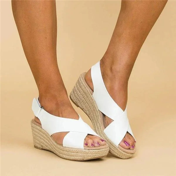 Sandali da donna con suola ammortizzata e design ergonomico per un comfort superiore durante la camminata.