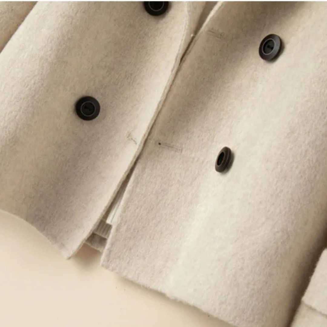 Giacca blazer donna versatile color cammello, ideale per un look sofisticato o casual chic. Capospalla moda.