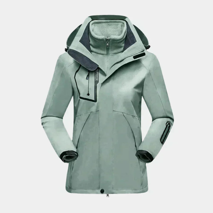 Giacca donna elegante per la moda neve. Outerwear caldo, antivento e impermeabile per lo sci.