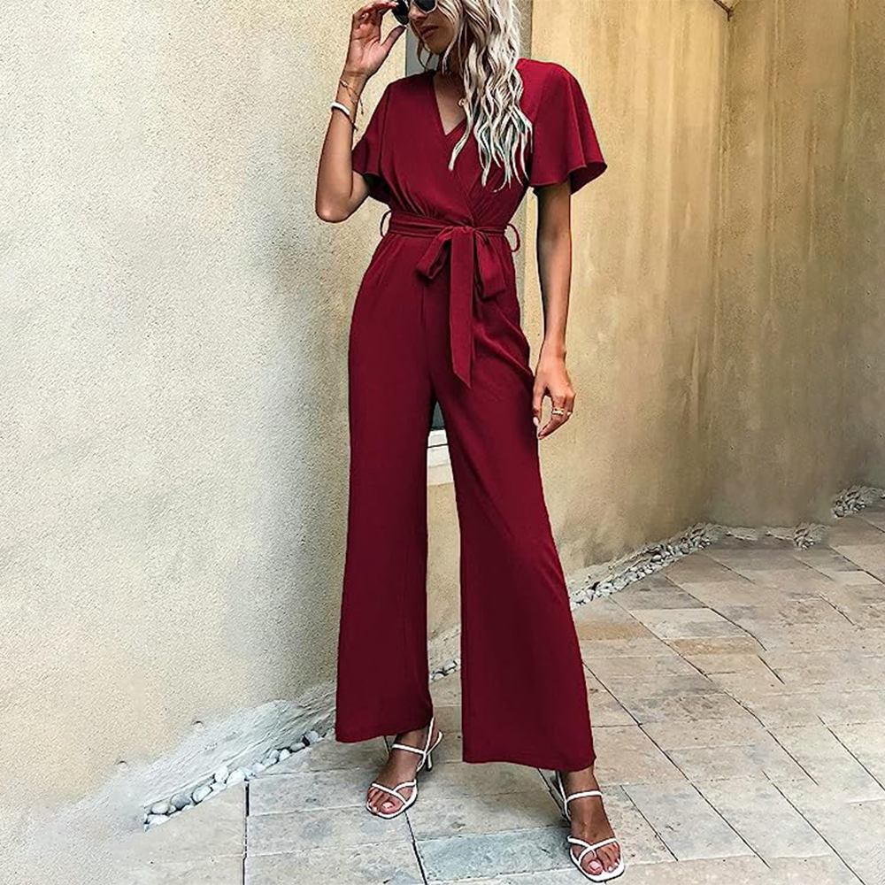 Comoda tuta donna a vestibilità ampia con scollo a V. Ideale per un outfit versatile e da giorno.
