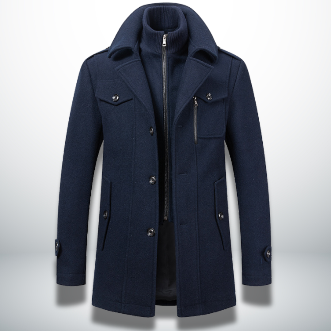Cappotto uomo elegante con doppio collo e zip, perfetto per moda maschile invernale.