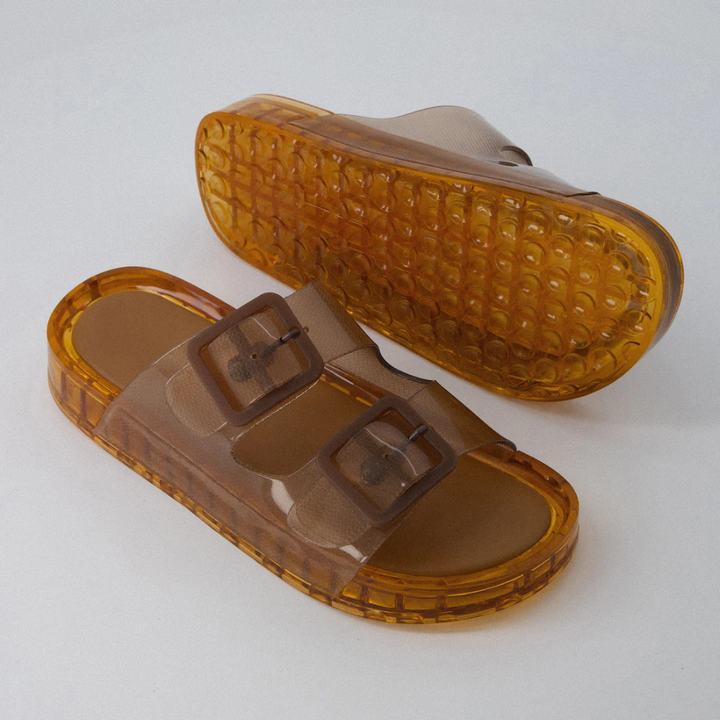 Dettaglio sandali donna Jelly, materiale leggero e flessibile per comfort estivo. Calzature moda versatili.