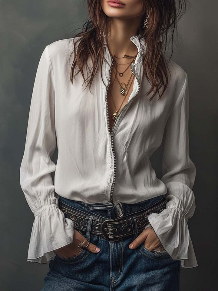 Blusa donna elegante con scollo convertibile e polsini a volant, ideale per look ufficio o serali.