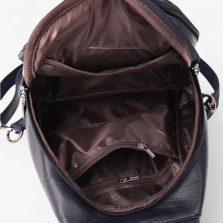 Zaino da donna con patta e motivi multicolore, borsa perfetta per un look dinamico.