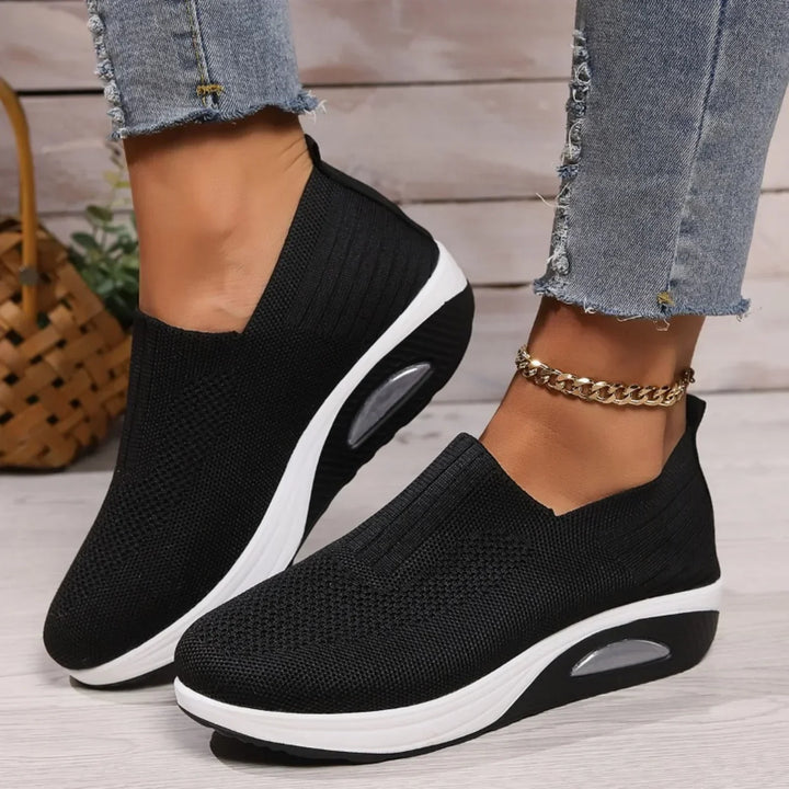Scarpe donna slip-on ortopediche con supporto piede, leggere e anti-dolore, perfette per lunghe camminate.