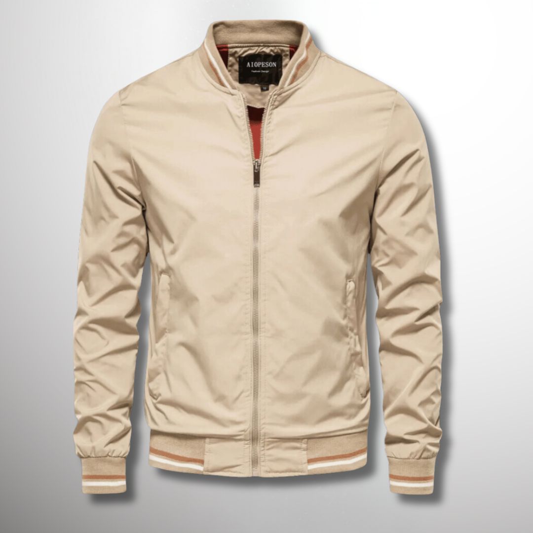 Giacca bomber uomo casual con zip, versatile per autunno e primavera. Tessuto leggero, look moderno.