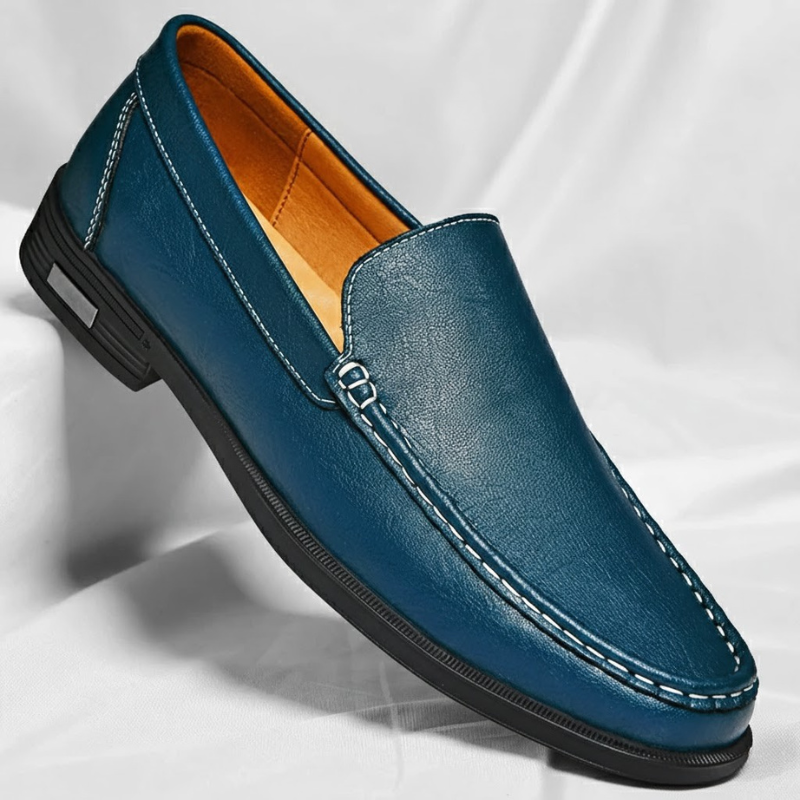 Mocassini uomo eleganti in vera pelle marrone scuro con cuciture a contrasto, ideali per look formali e casual.