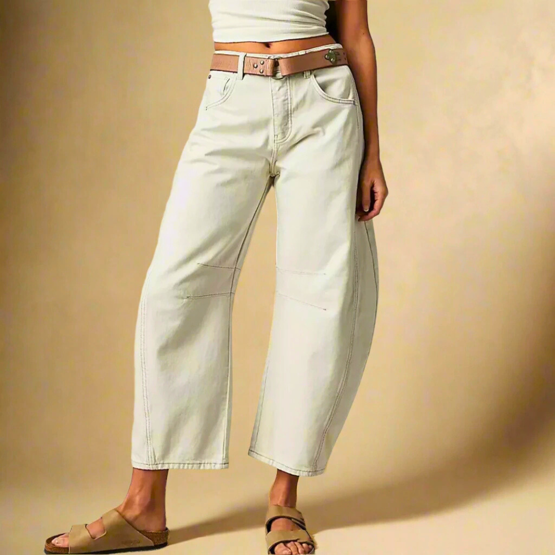 Jeans cropped eleganti da donna, perfetti per look primaverili e autunnali versatili e comodi.