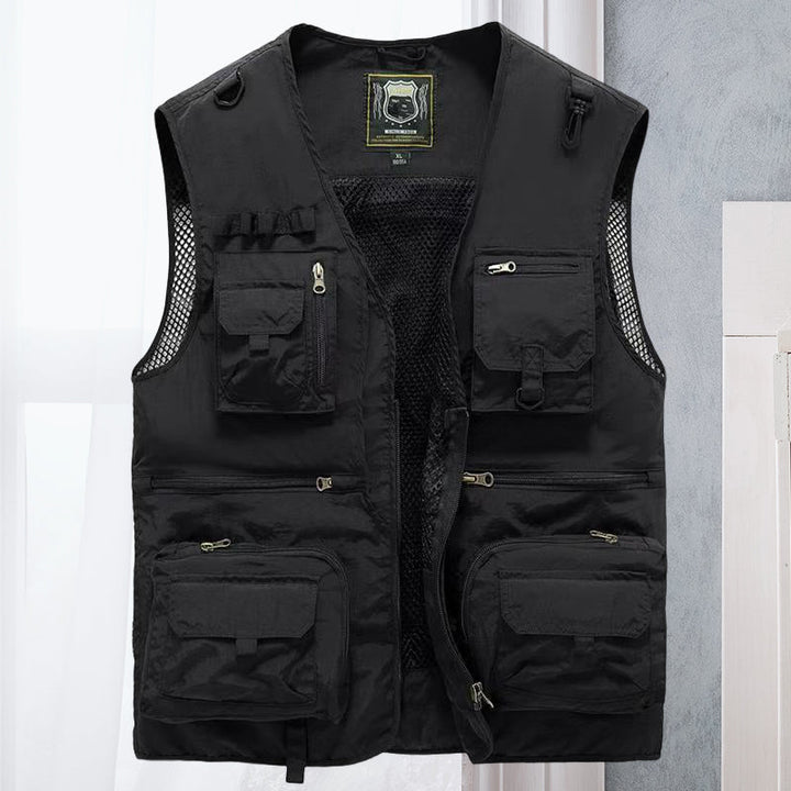 Gilet da campeggio uomo leggero e resistente, con molte tasche per l'attrezzatura estiva.