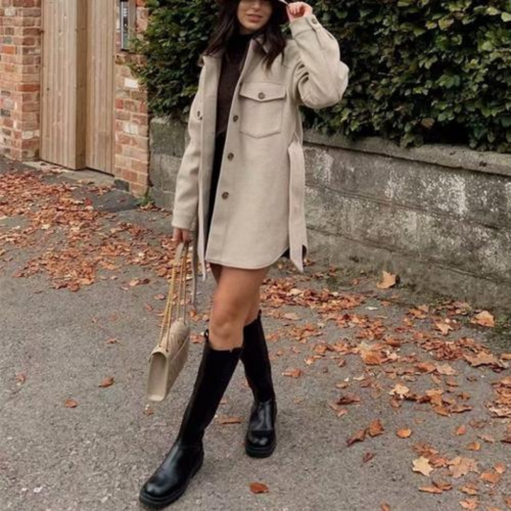 Giacca invernale lunga da donna, elegante e calda, perfetta per il freddo e l'abbigliamento di moda.