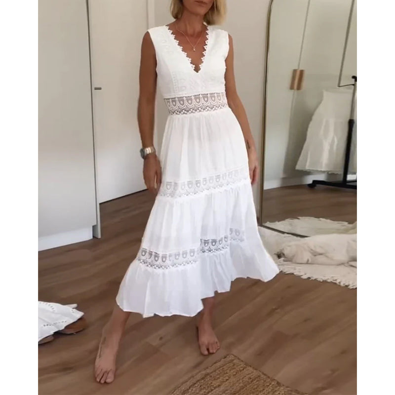 Abito boho chic estivo in pizzo bianco, lungo e romantico, per la donna moderna.