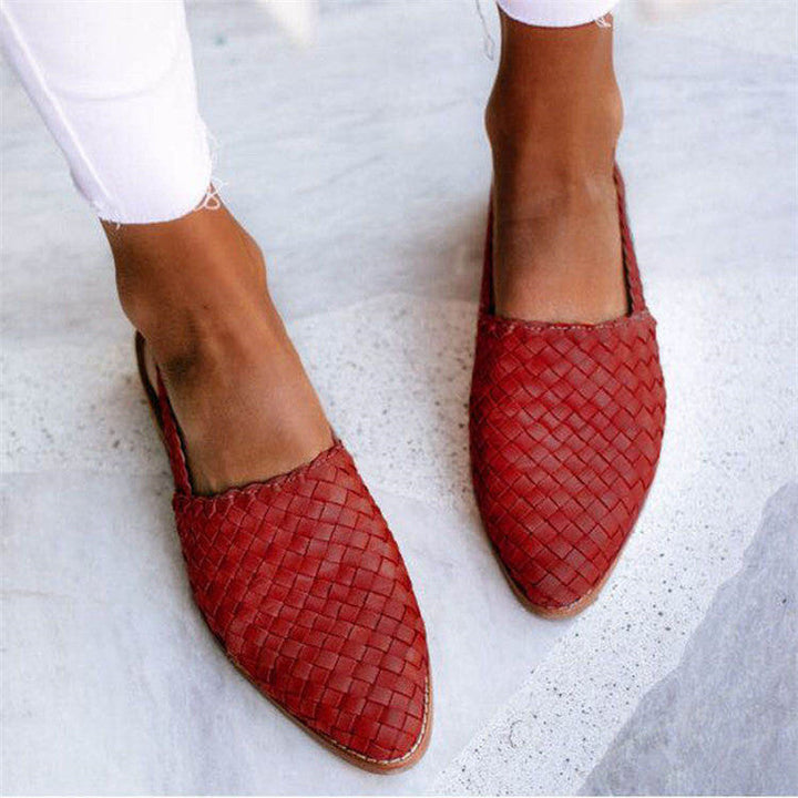 Sandali donna in pelle intrecciata, eleganti e comodi, con punta chiusa e design slingback, vari colori.