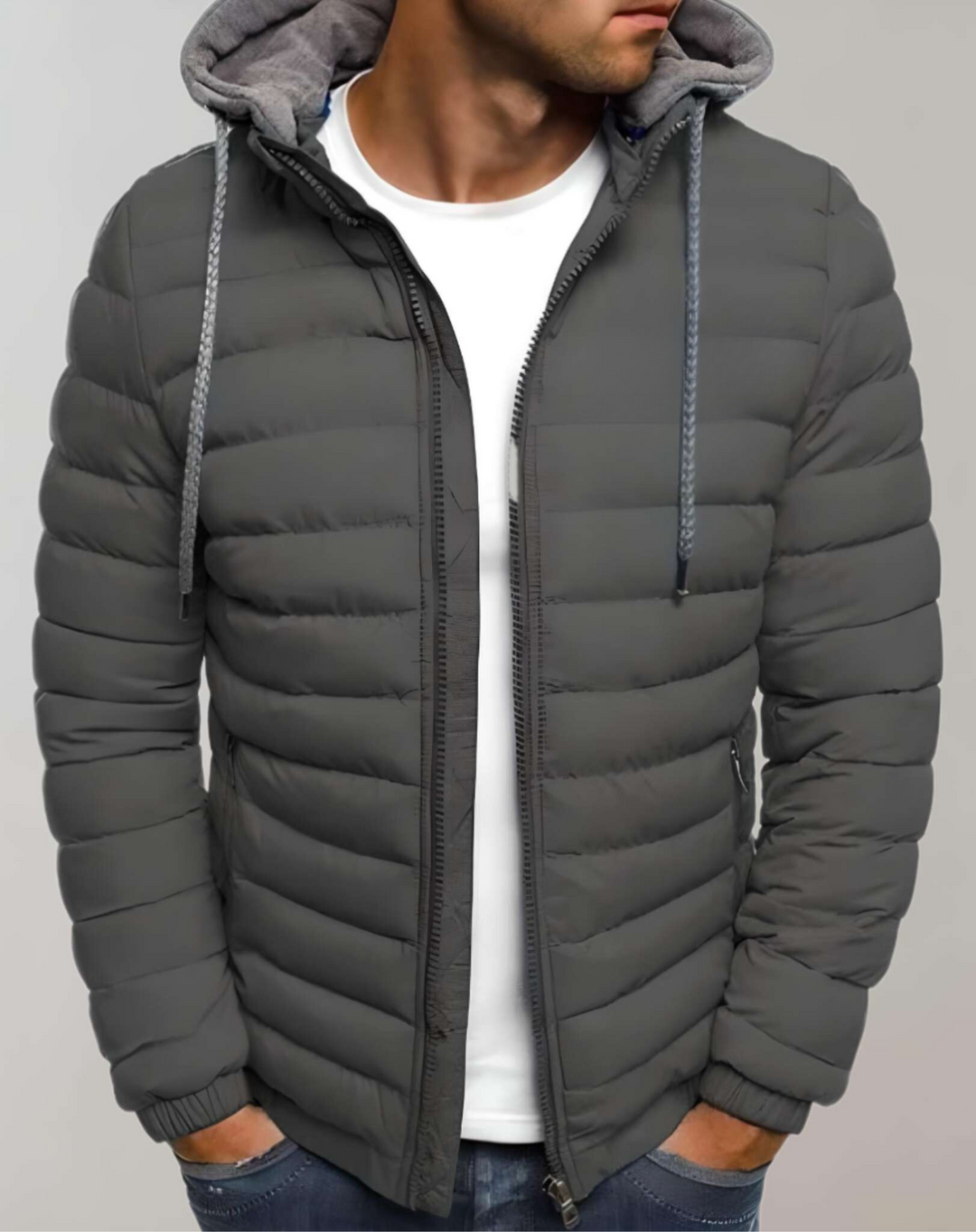 Questa giacca uomo è versatile e traspirante, un capo essenziale per l'abbigliamento maschile leggero.