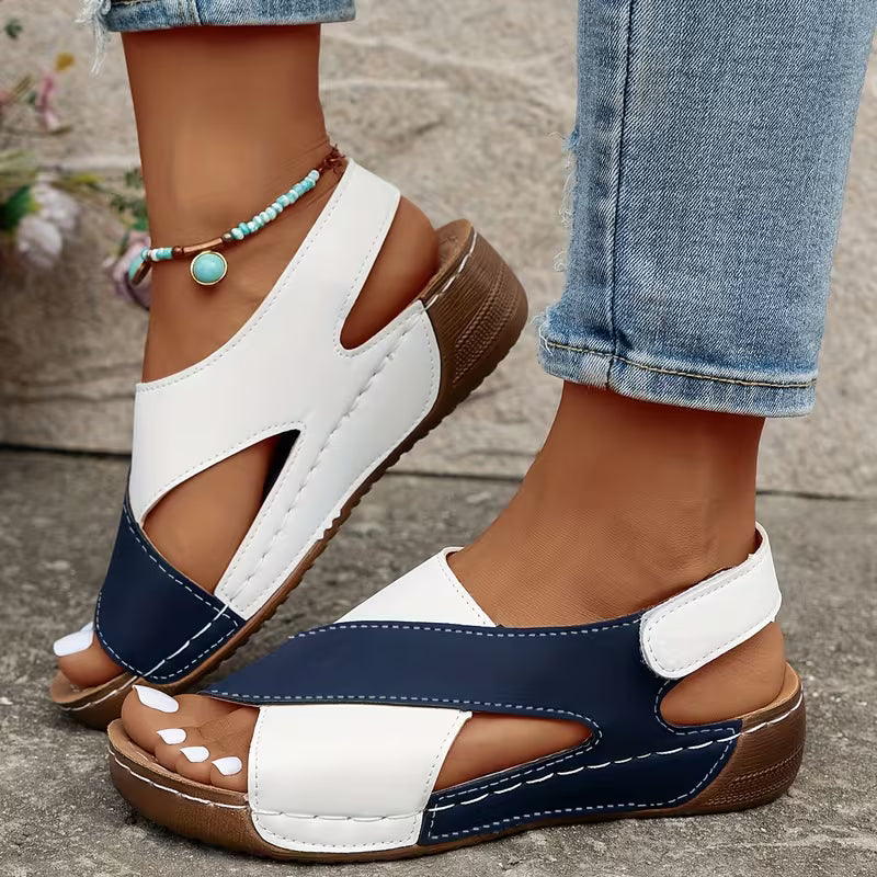 Sandali donna con plateau beige, design elegante e comodo per look estivi quotidiani.