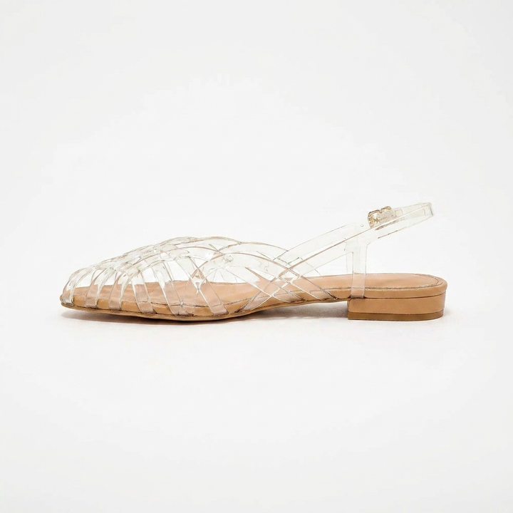 Moda estate donna: sandali slingback eleganti con dettagli intrecciati, versatili.