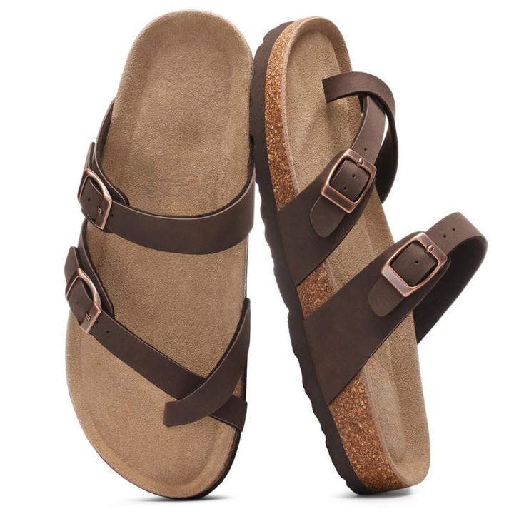 Sandali infradito donna alla moda, calzature estive versatili ed eleganti per un look fresco.