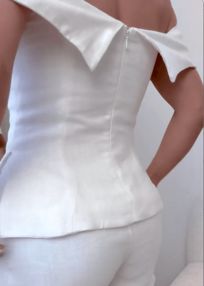 Abbigliamento donna estivo: completo due pezzi misto cotone, top e pantaloni eleganti.
