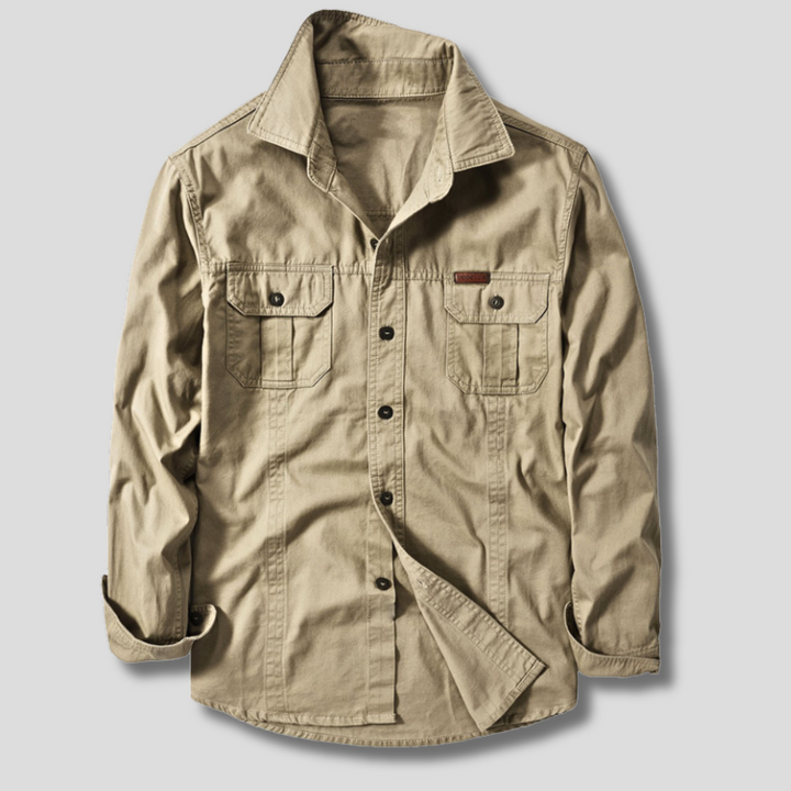 Camicia cargo uomo con doppie tasche sul petto e polsini regolabili, ideale per abbigliamento maschile casual.