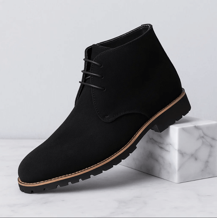 Eleganti stivali uomo high-top, ideali per chi cerca comfort, stile e aderenza in ogni calzatura maschile.