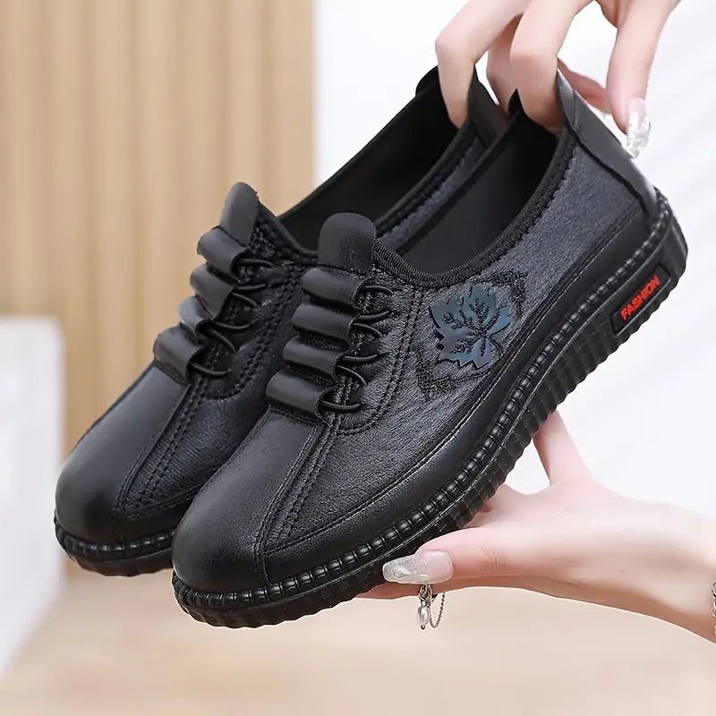 Sneakers slip-on da donna Nira nere, ideali per comfort quotidiano e stile versatile senza lacci.