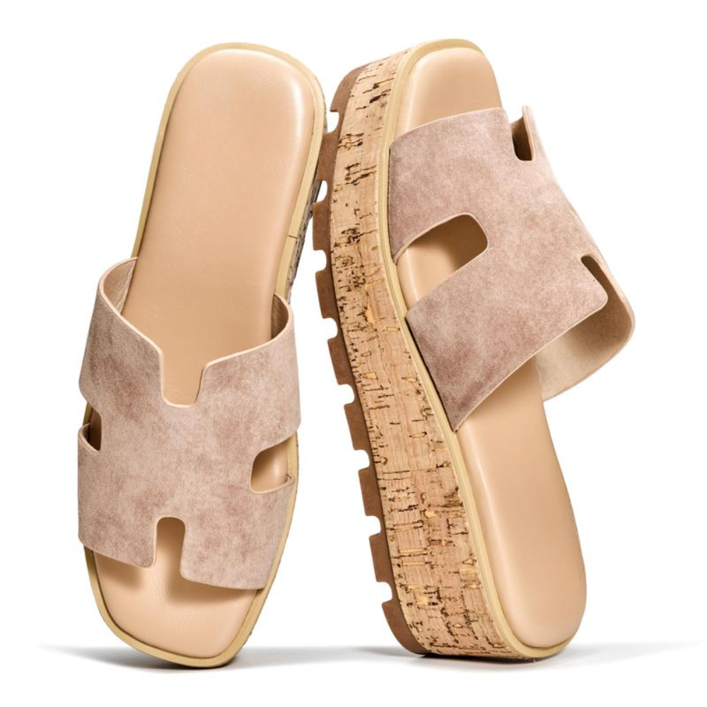 Ciabatte platform donna Aria nere in suede, stile elevato ed estivo.