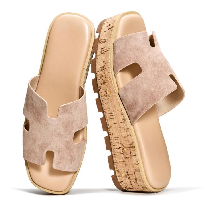 Ciabatte platform donna Aria nere in suede, stile elevato ed estivo.