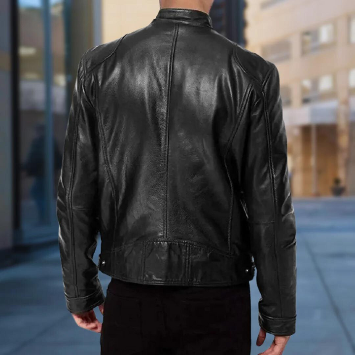 Giacchetto uomo casual chic per l'autunno, con design moderno, zip e tasche. Ideale per un outfit maschile quotidiano.