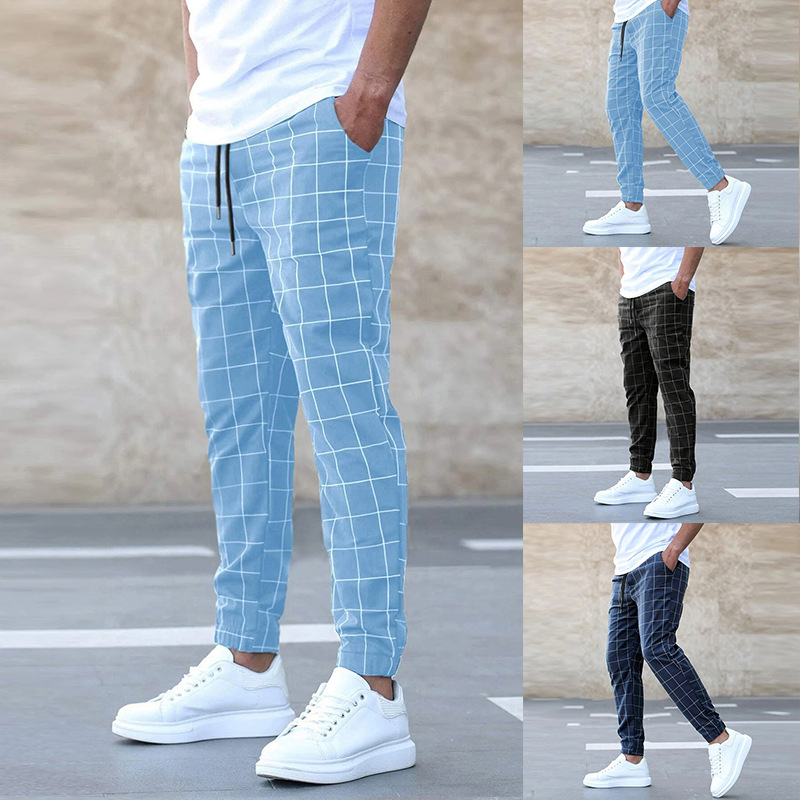 Pantaloni chinos slim a quadri da uomo, eleganti e moderni per un look casual chic o da ufficio.